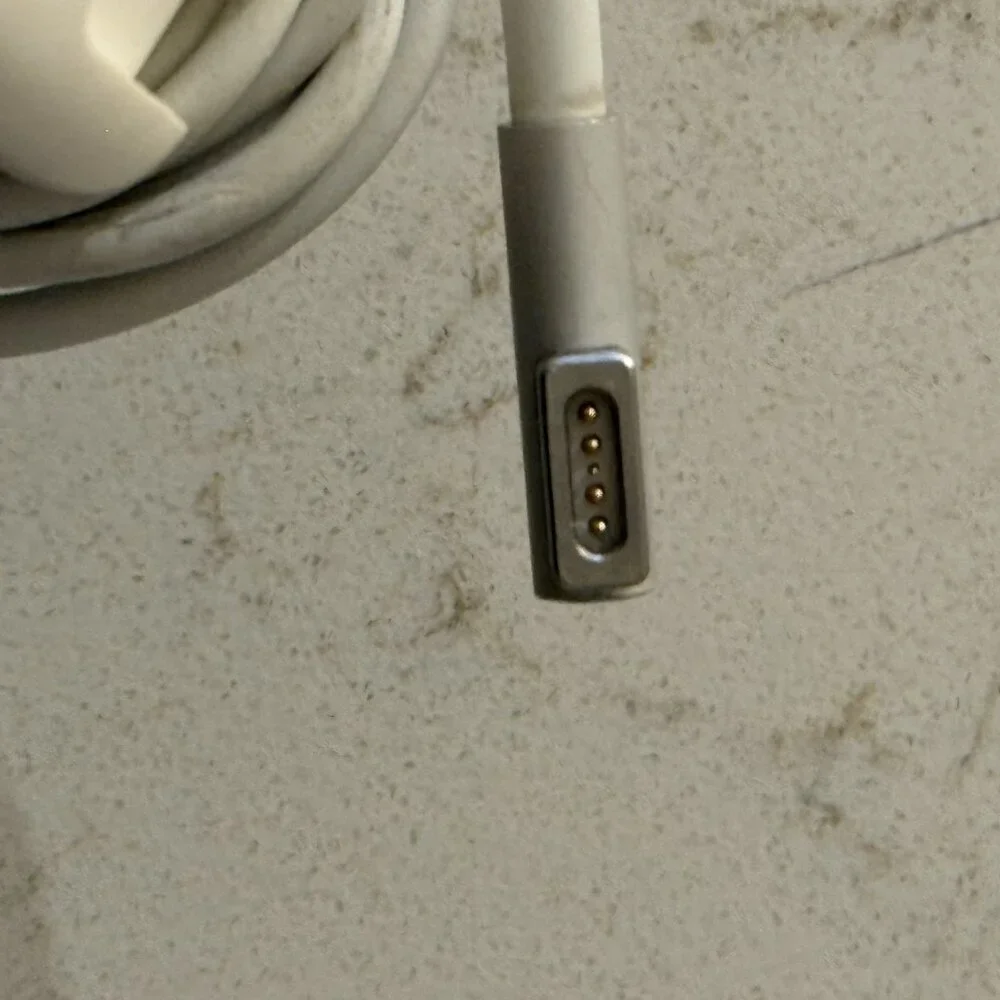 Apple Authentic MacBook Pro 60W MagSafe Power Adapter Charger A1344 A/12378EA